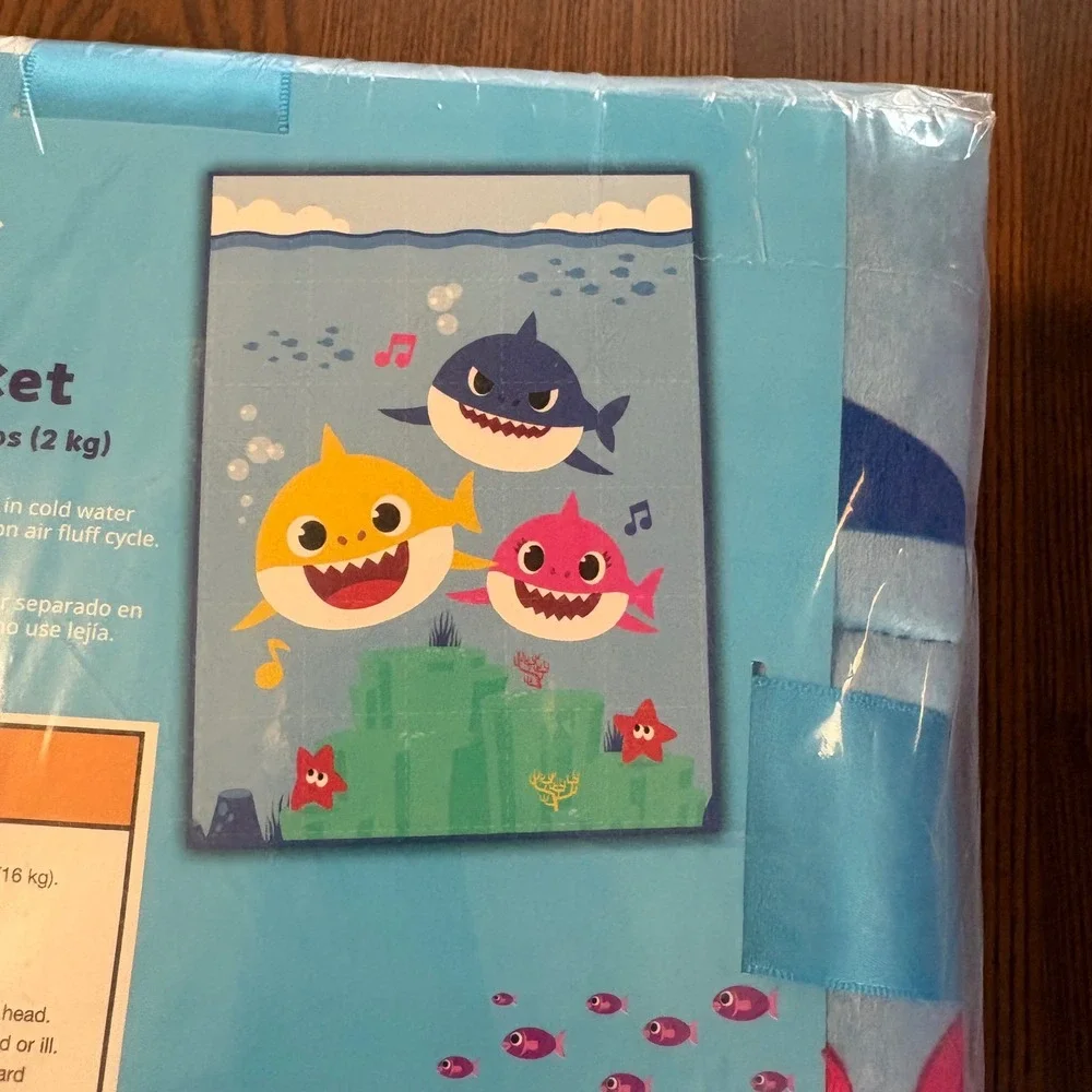 Pinkfong Baby‎ Shark Weighted Blanket Kids 36x48 Blue 4.5lb NEW